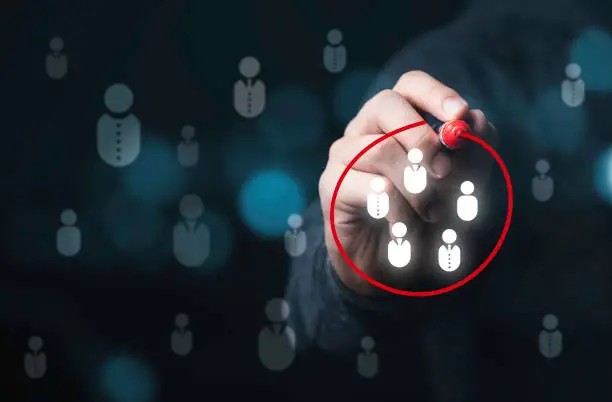 توسعه خدمات با استفاده از انواع نرم افزار CRM